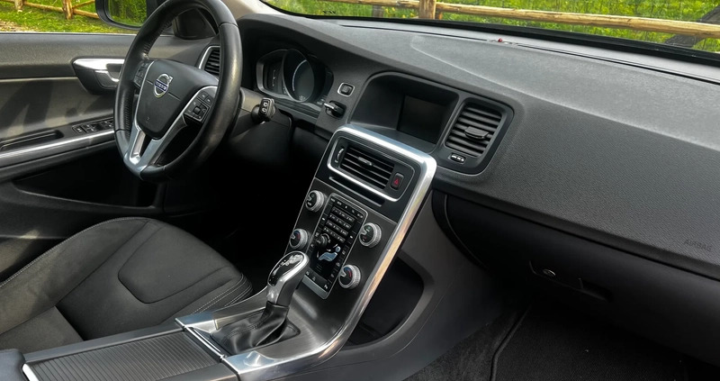 Volvo V60 cena 52900 przebieg: 199050, rok produkcji 2015 z Olsztyn małe 46